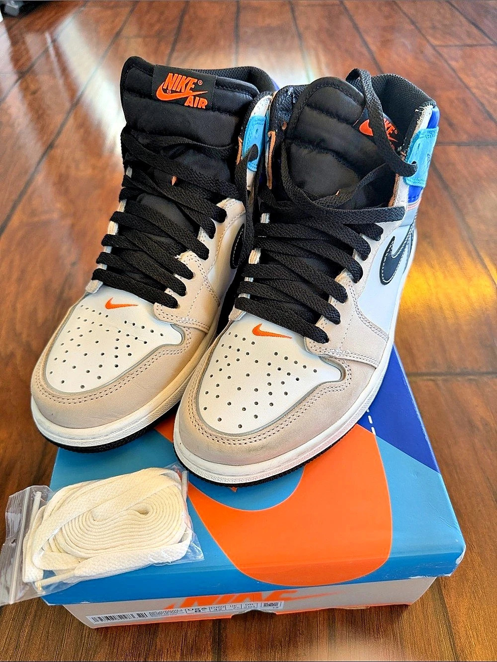 Nike Air Jordan 1 Retro High OG High Top Sneakers in Blue & White Like New